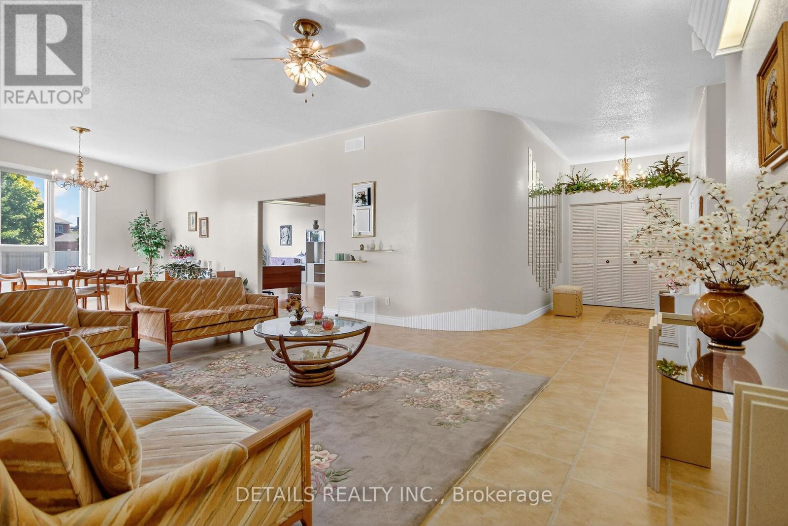 Sitting Room off of the Front Foyer - 7 Eagle Chase Court, Ottawa, ON - Indoor Photo Showing Living Room