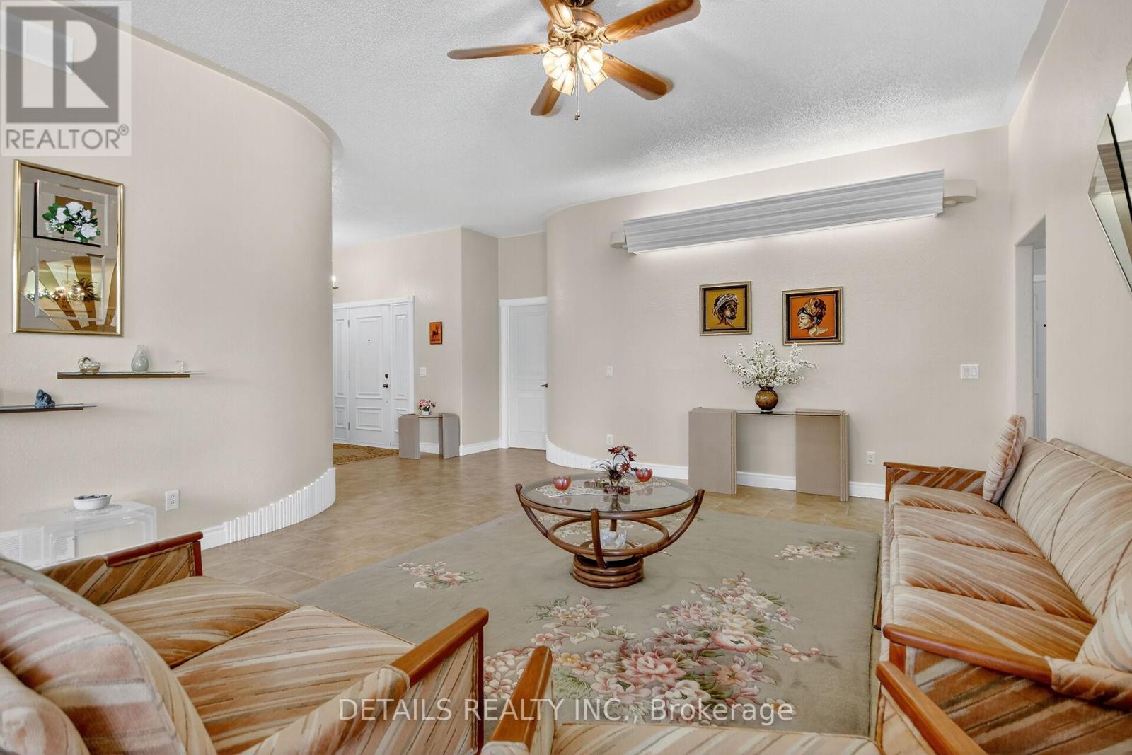 7 Eagle Chase Court, Ottawa, ON - Indoor Photo Showing Living Room