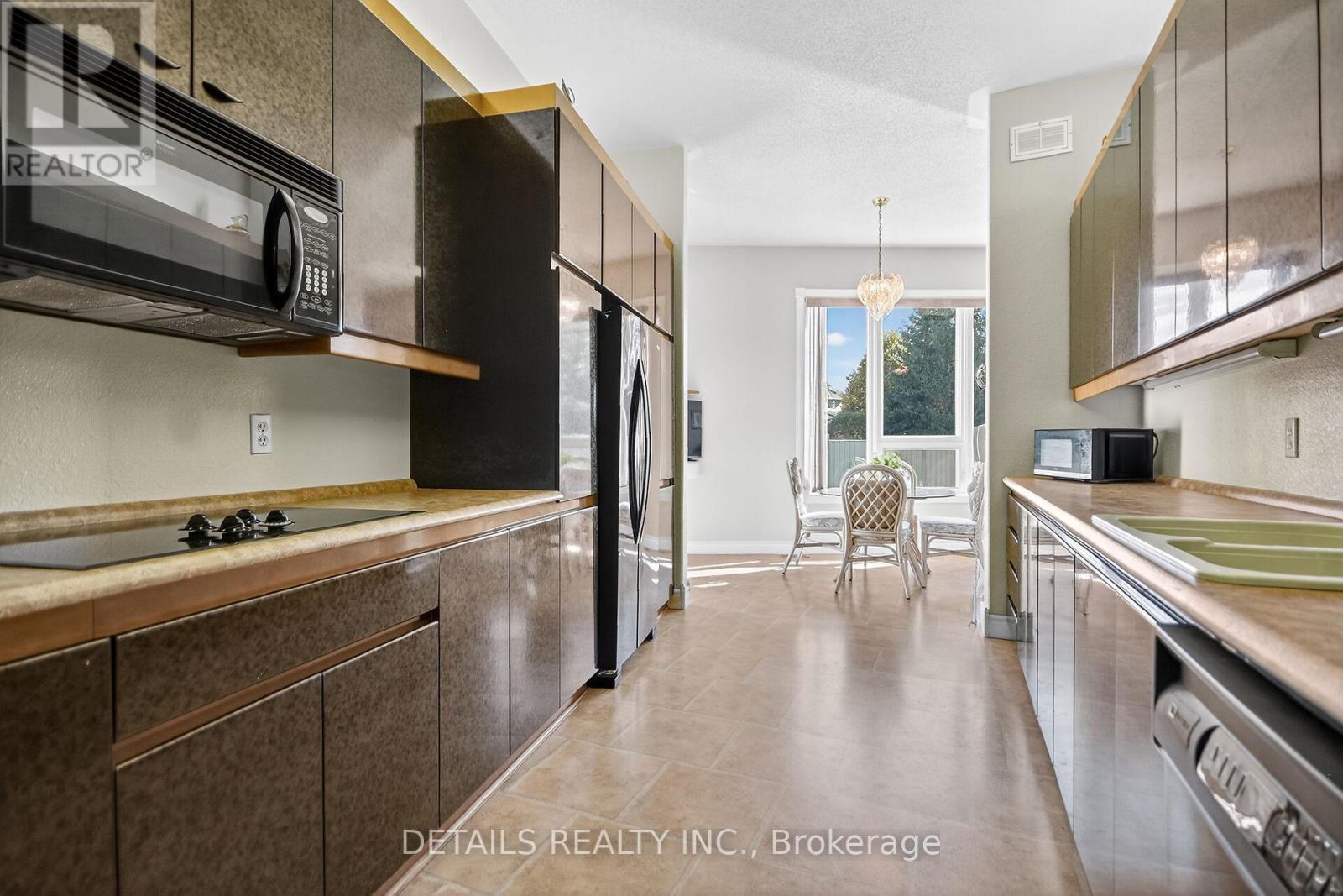 Microwave Hood Fan - 7 Eagle Chase Court, Ottawa, ON - Indoor Photo Showing Kitchen
