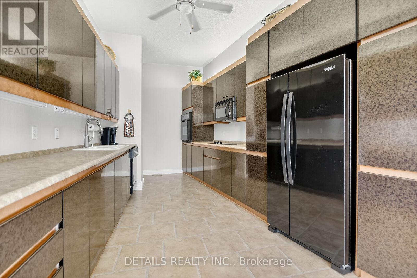 7 Eagle Chase Court, Ottawa, ON - Indoor Photo Showing Kitchen