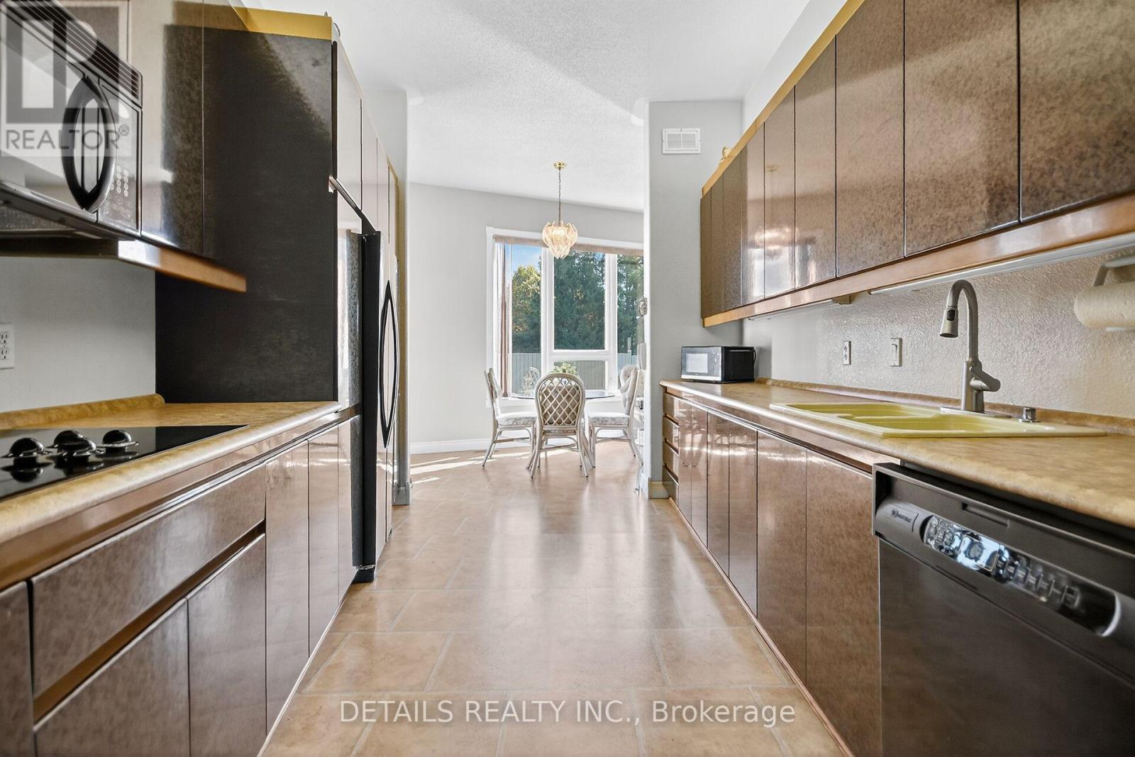 7 Eagle Chase Court, Ottawa, ON - Indoor Photo Showing Kitchen