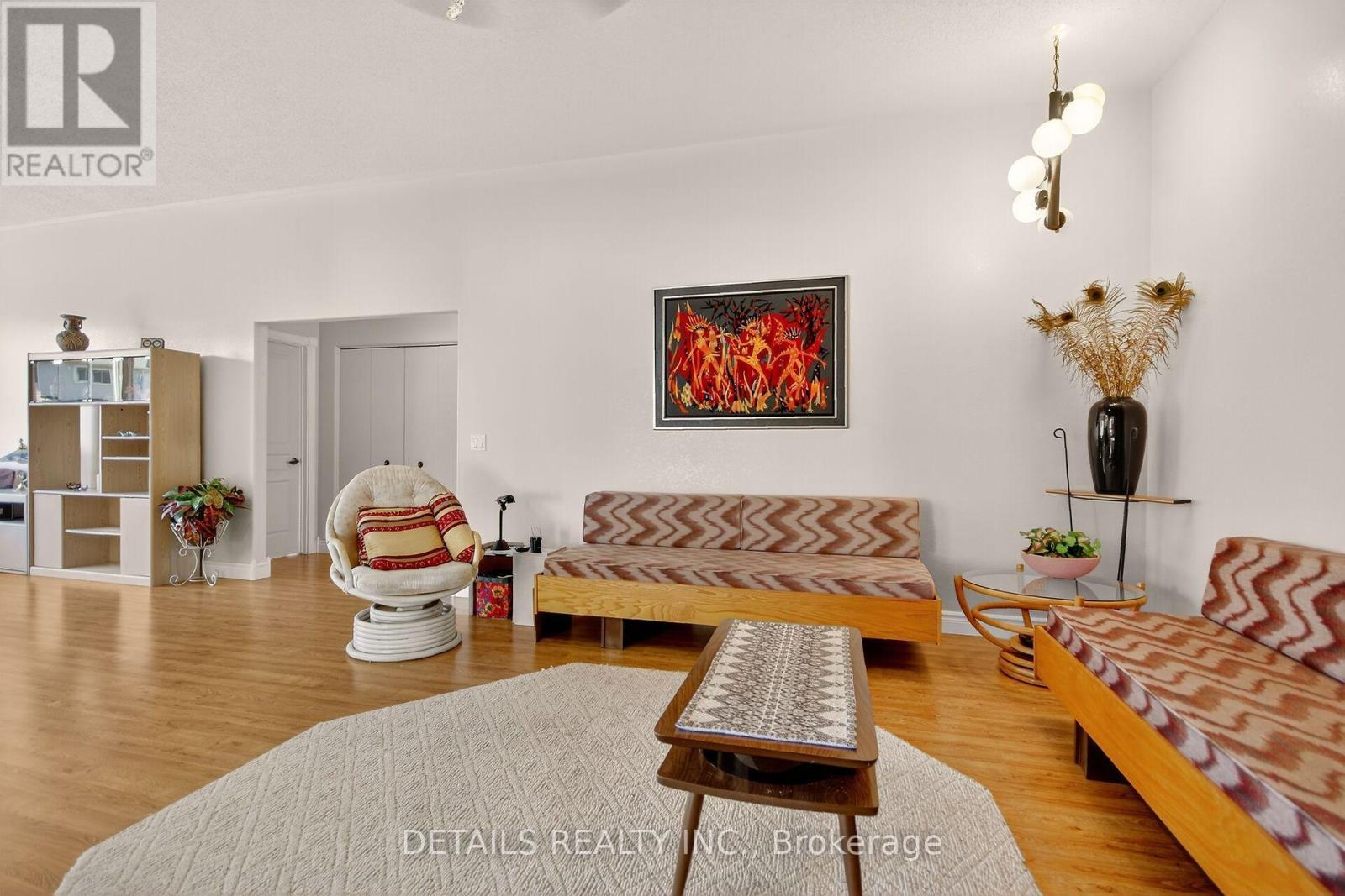 7 Eagle Chase Court, Ottawa, ON - Indoor Photo Showing Living Room