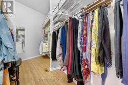 Walk-in Closet -
