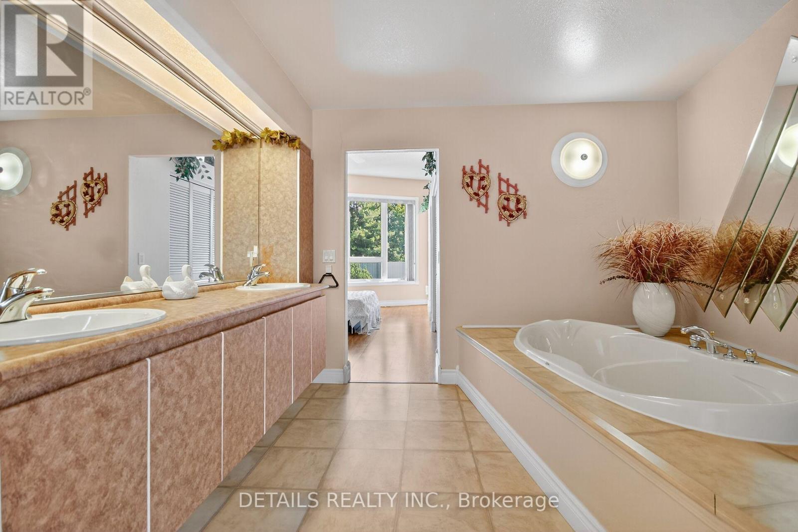 Primary Bedroom Ensuite - 7 Eagle Chase Court, Ottawa, ON - Indoor Photo Showing Bathroom