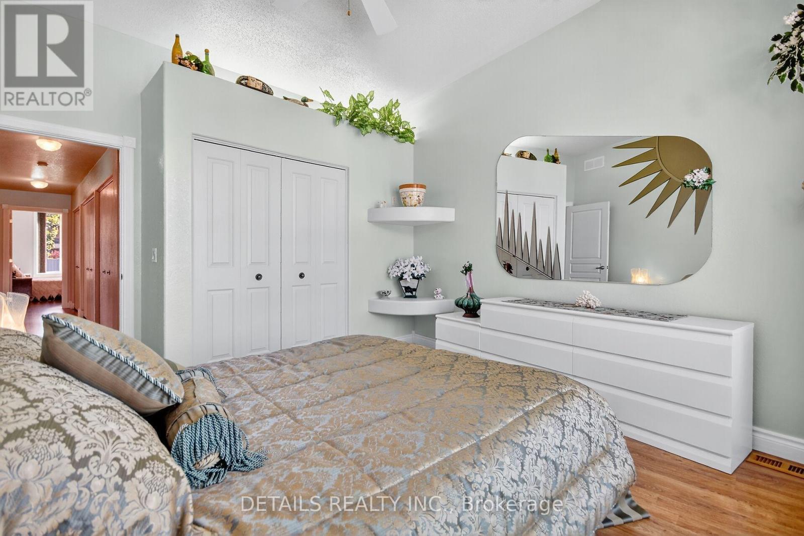 2nd Bedroom with large closet Space - 7 Eagle Chase Court, Ottawa, ON - Indoor Photo Showing Bedroom