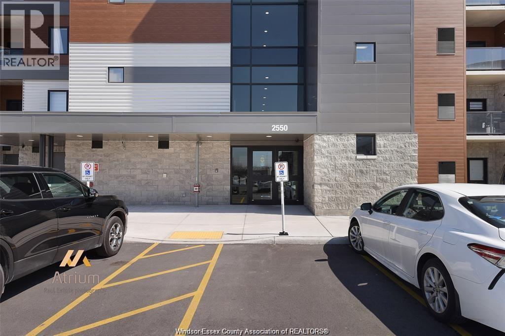 2550 Sandwich West Parkway Unit# 416, Lasalle, ON - Photo Showing Garage