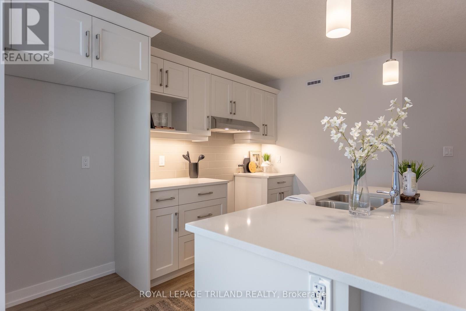 144 Styles Drive, St. Thomas, ON - Indoor Photo Showing Kitchen With Double Sink