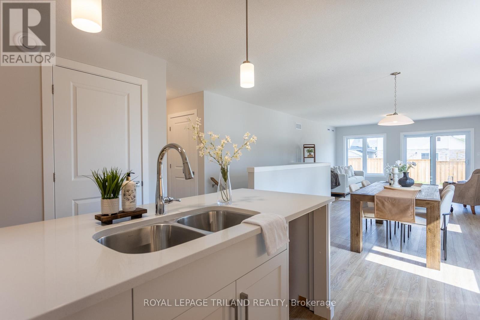 144 Styles Drive, St. Thomas, ON - Indoor Photo Showing Kitchen With Double Sink