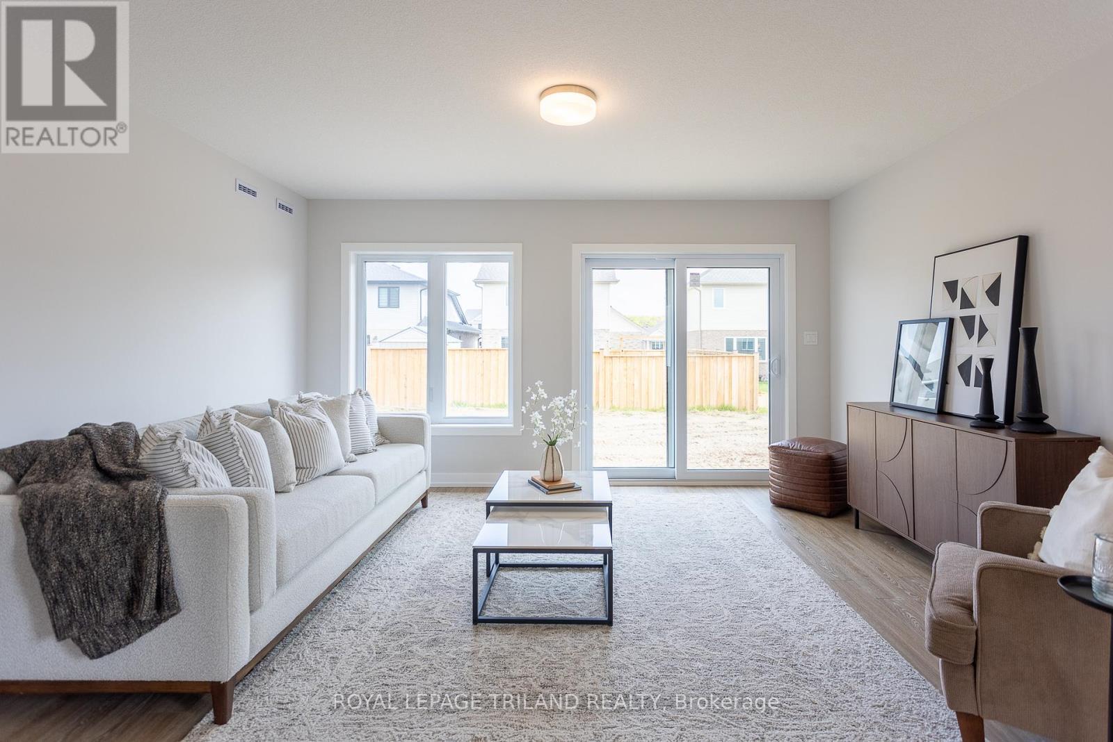 144 Styles Drive, St. Thomas, ON - Indoor Photo Showing Living Room