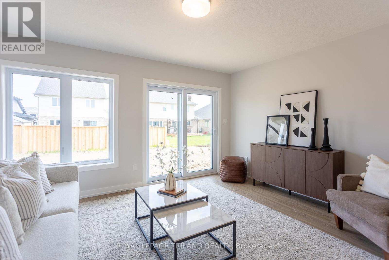 144 Styles Drive, St. Thomas, ON - Indoor Photo Showing Living Room