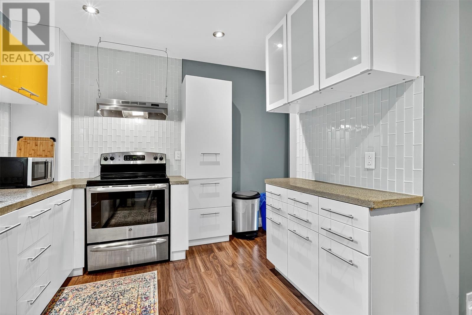 10 Gill Place, St. John'S, NL - Indoor Photo Showing Kitchen