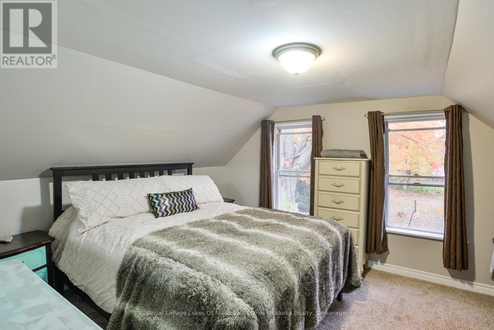 313 Ouida Street, Tay (Waubaushene), ON - Indoor Photo Showing Bedroom
