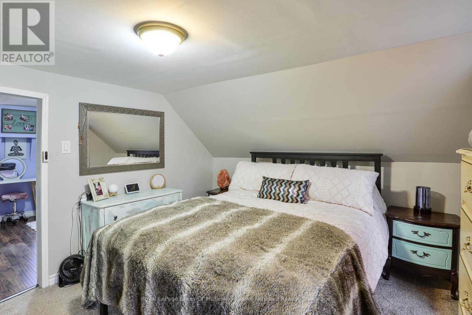 313 Ouida Street, Tay (Waubaushene), ON - Indoor Photo Showing Bedroom