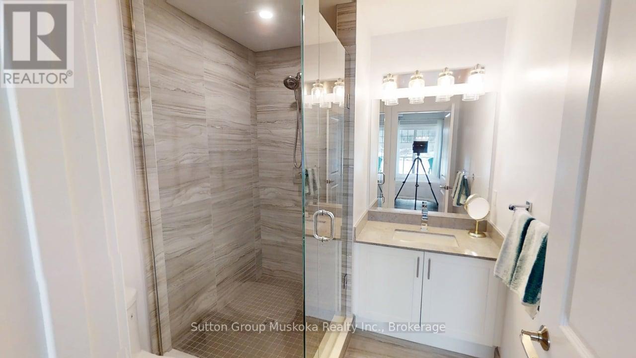 423 - 25 Pen Lake Point Road, Huntsville (Chaffey), ON - Indoor Photo Showing Bathroom