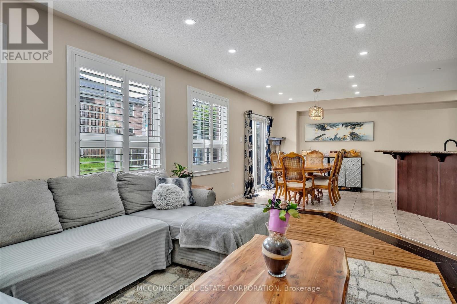 609 Ackerman Crescent, Peterborough (Monaghan Ward 2), ON - Indoor Photo Showing Living Room