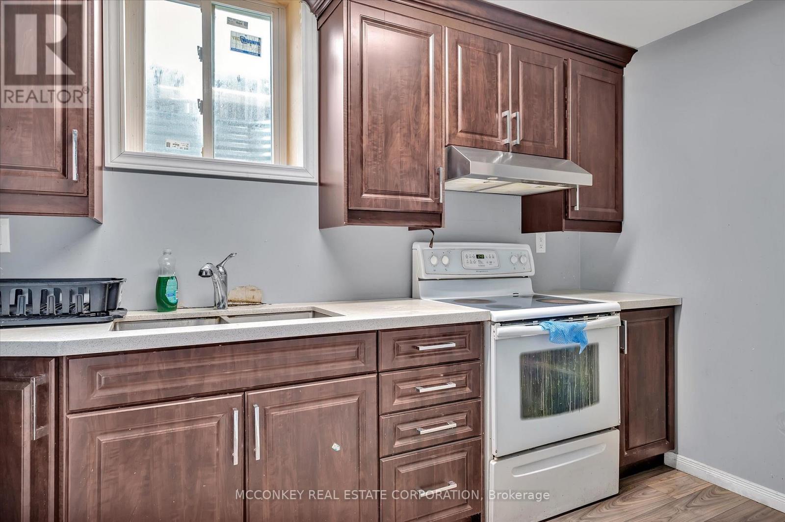 609 Ackerman Crescent, Peterborough (Monaghan Ward 2), ON - Indoor Photo Showing Kitchen With Double Sink