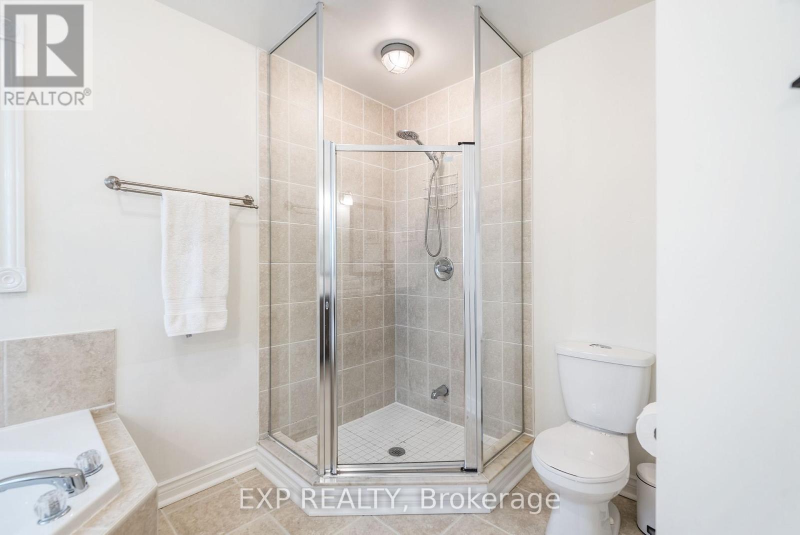 2 Hesham Drive, Whitby, ON - Indoor Photo Showing Bathroom
