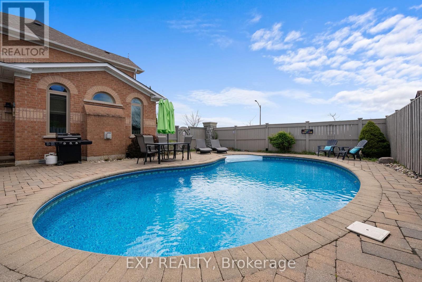 2 Hesham Drive, Whitby, ON - Outdoor With In Ground Pool