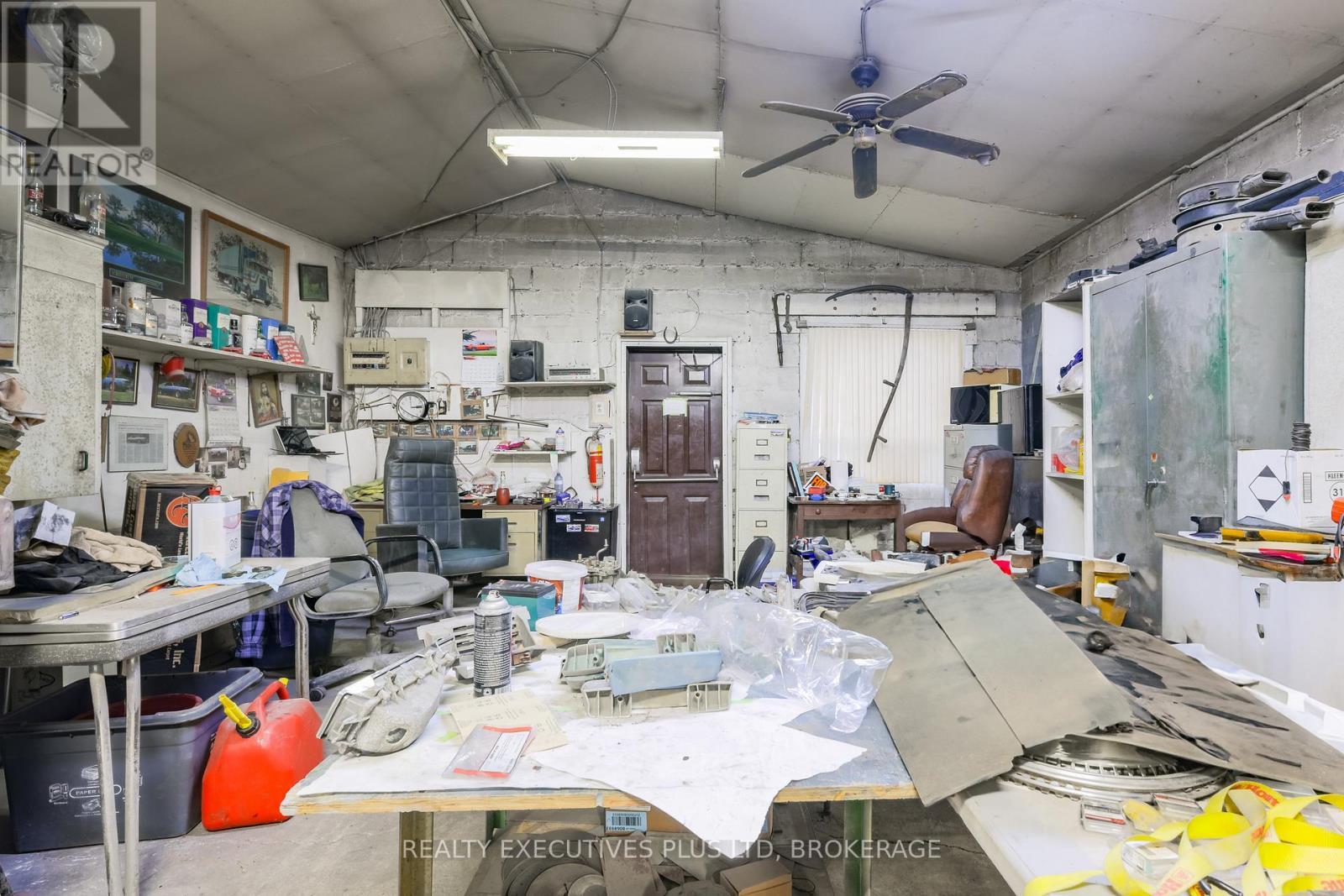 134 Frazer Street, Port Colborne (Killaly East), ON - Indoor Photo Showing Garage