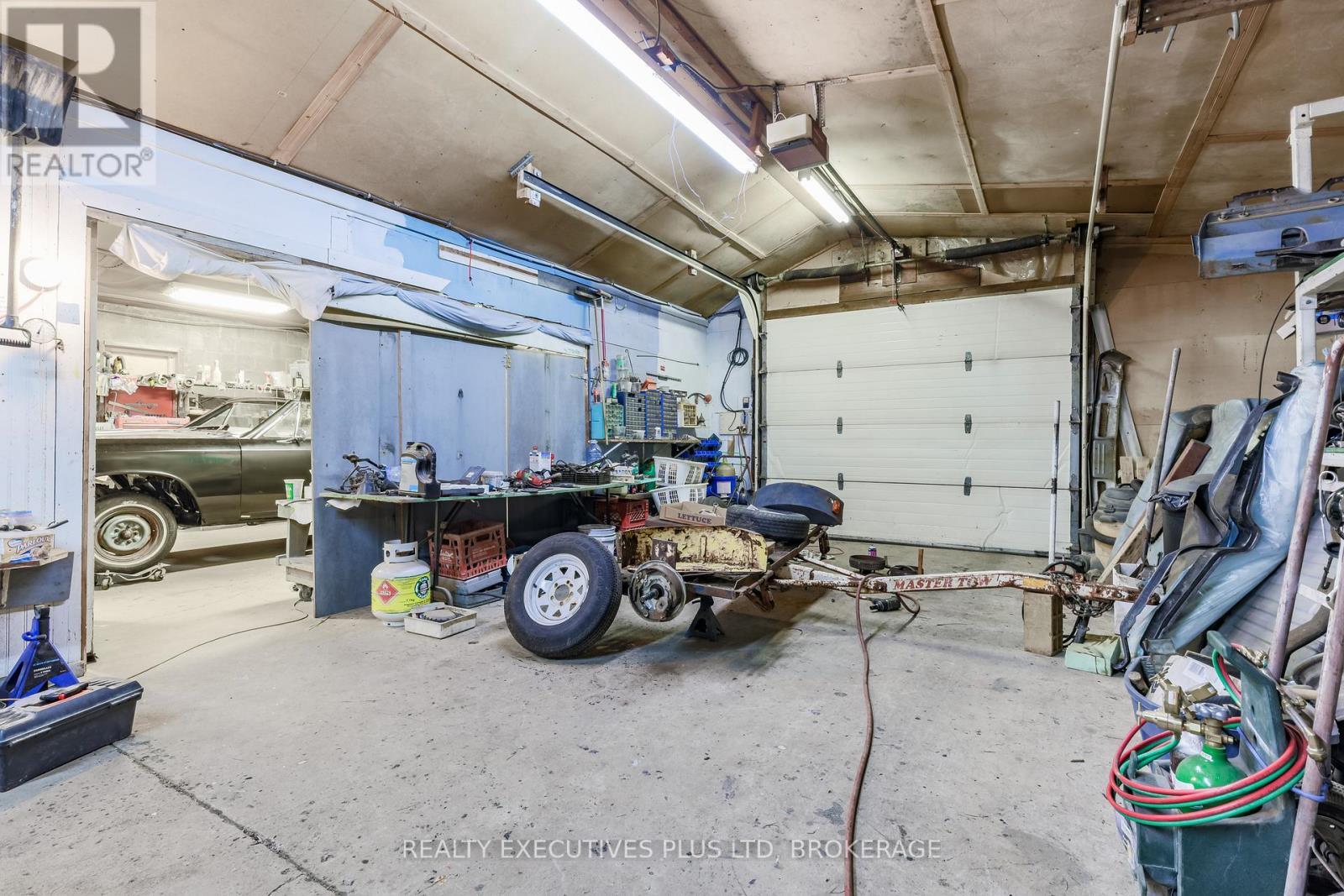 134 Frazer Street, Port Colborne (Killaly East), ON - Indoor Photo Showing Garage