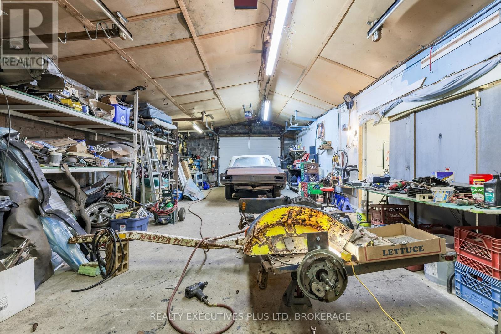 134 Frazer Street, Port Colborne (Killaly East), ON - Indoor Photo Showing Garage