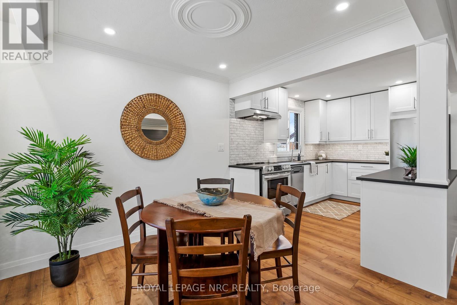 Upper - 4908 Pettit Avenue, Niagara Falls (Morrison), ON - Indoor Photo Showing Other Room