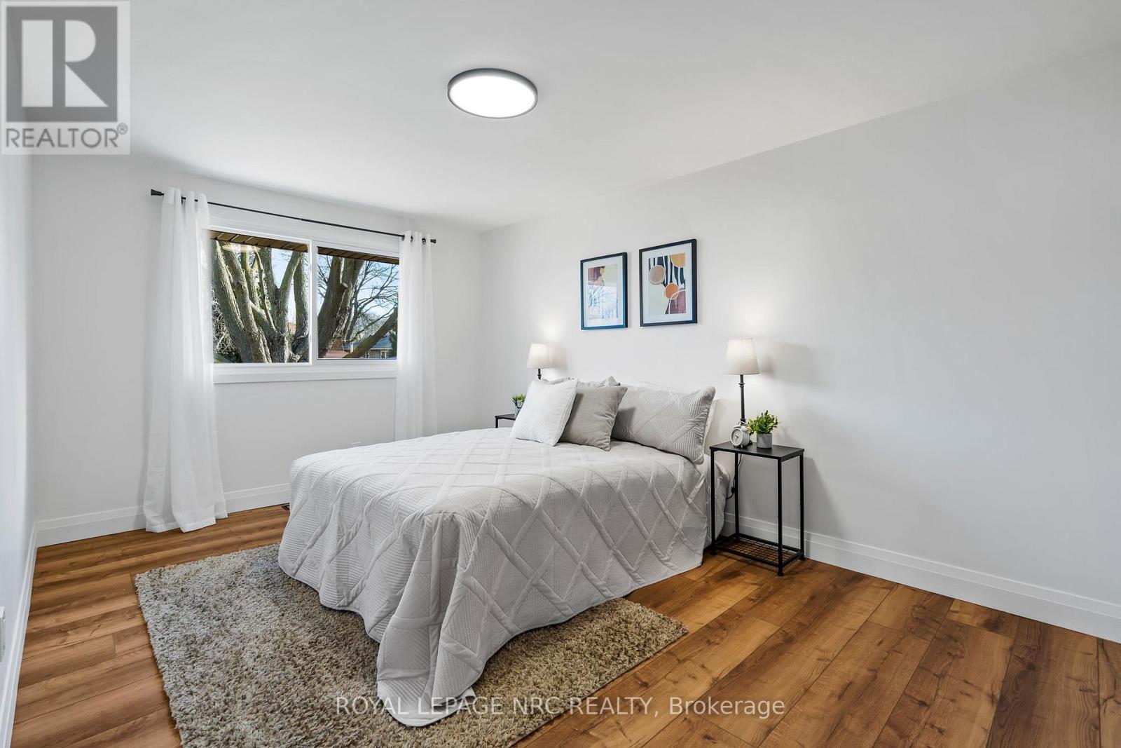 Upper - 4908 Pettit Avenue, Niagara Falls (Morrison), ON - Indoor Photo Showing Bedroom
