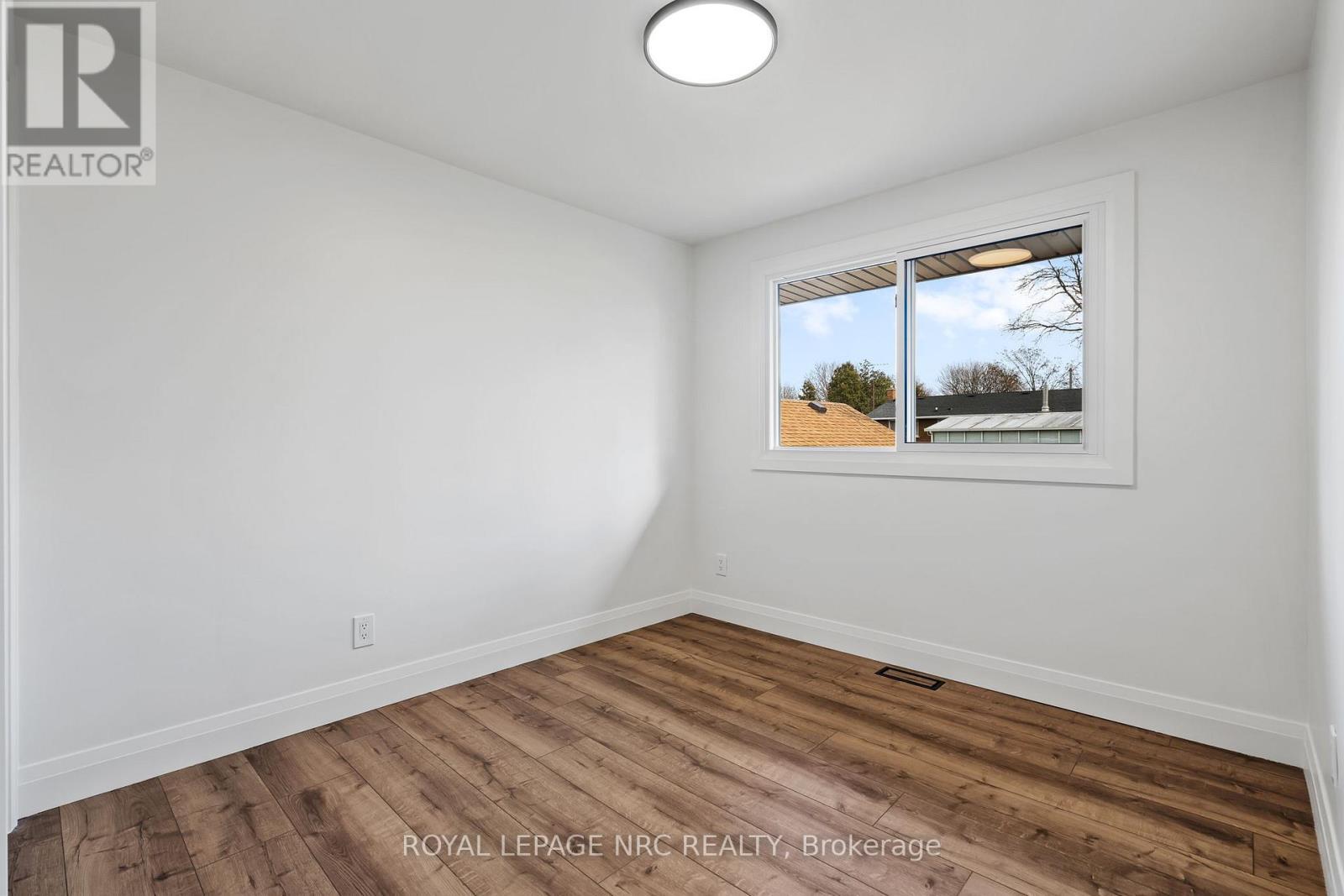 Upper - 4908 Pettit Avenue, Niagara Falls (Morrison), ON - Indoor Photo Showing Other Room