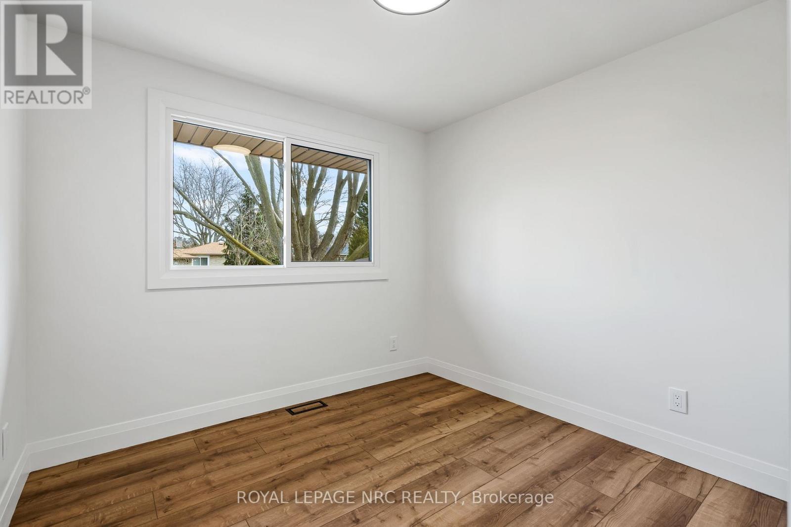 Upper - 4908 Pettit Avenue, Niagara Falls (Morrison), ON - Indoor Photo Showing Other Room