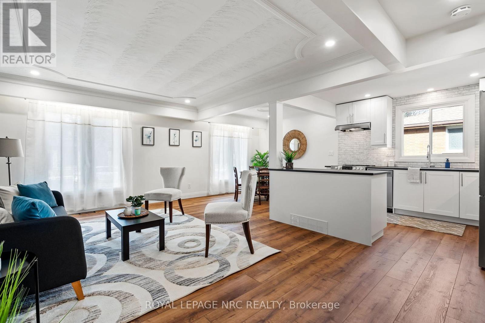 Upper - 4908 Pettit Avenue, Niagara Falls (Morrison), ON - Indoor Photo Showing Other Room