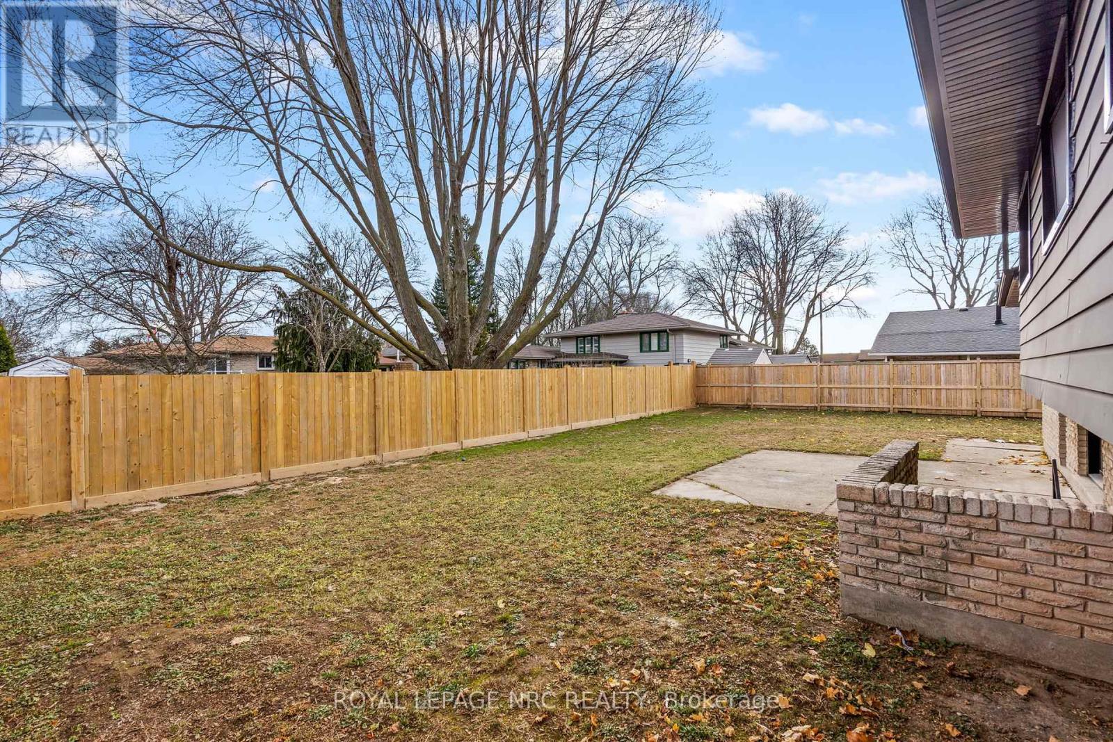 Upper - 4908 Pettit Avenue, Niagara Falls (Morrison), ON - Outdoor With Backyard