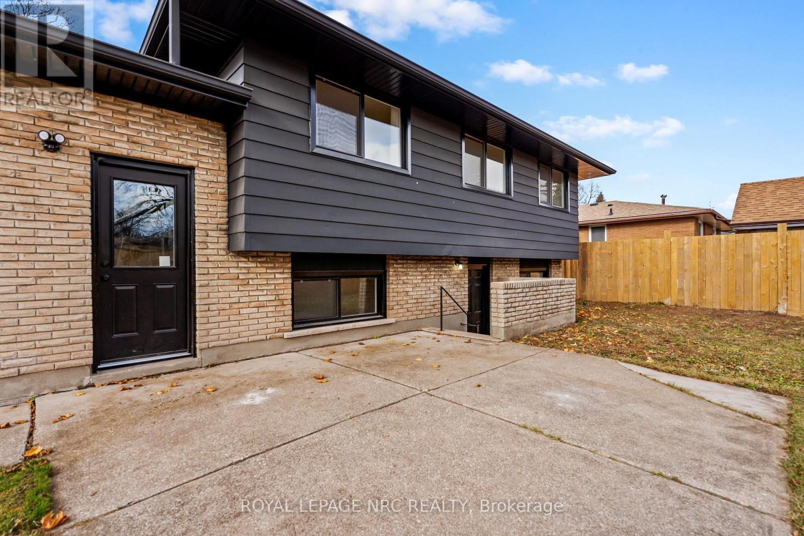 Upper - 4908 Pettit Avenue, Niagara Falls (Morrison), ON - Outdoor With Exterior