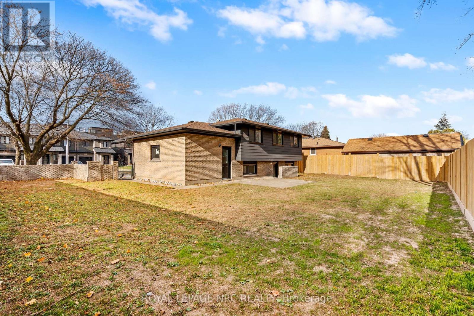 Upper - 4908 Pettit Avenue, Niagara Falls (Morrison), ON - Outdoor