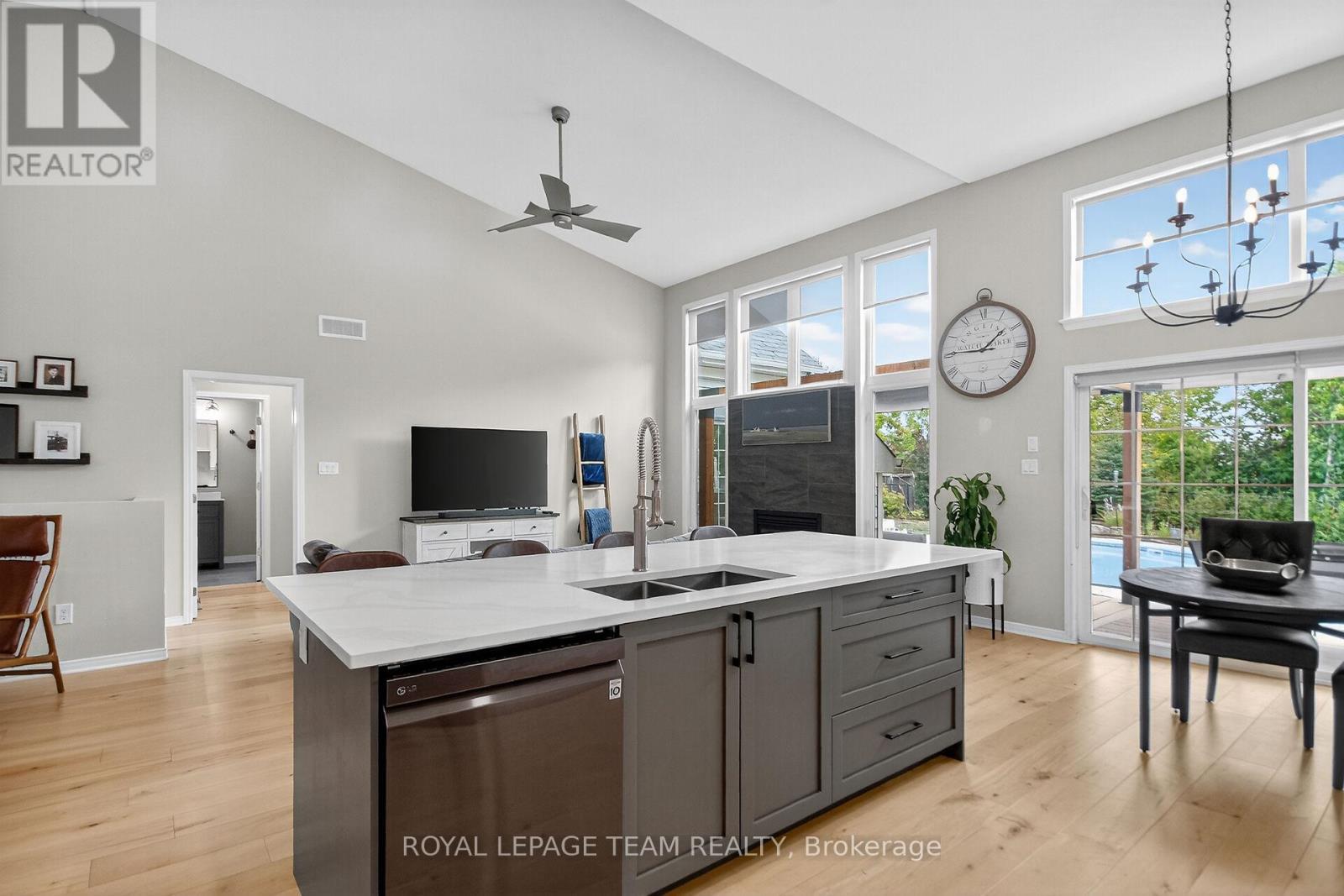 128 Chenoa Way, Ottawa, ON - Indoor