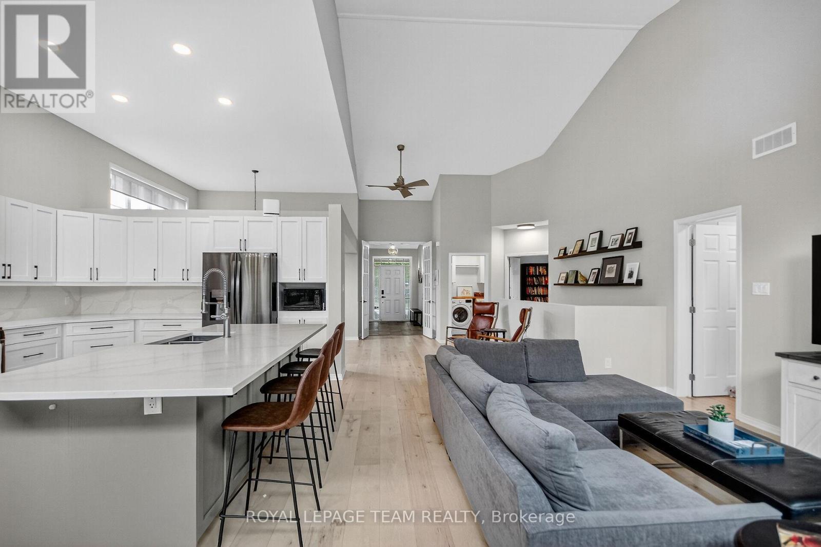 128 Chenoa Way, Ottawa, ON - Indoor