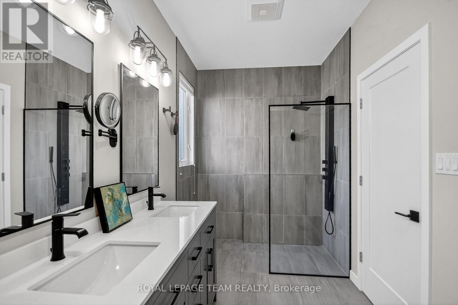 128 Chenoa Way, Ottawa, ON - Indoor Photo Showing Bathroom