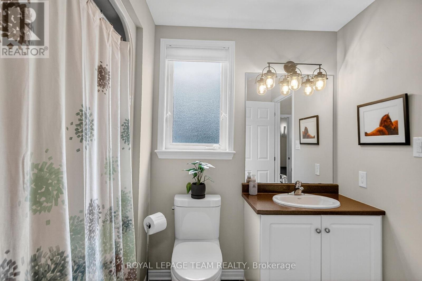 128 Chenoa Way, Ottawa, ON - Indoor Photo Showing Bathroom