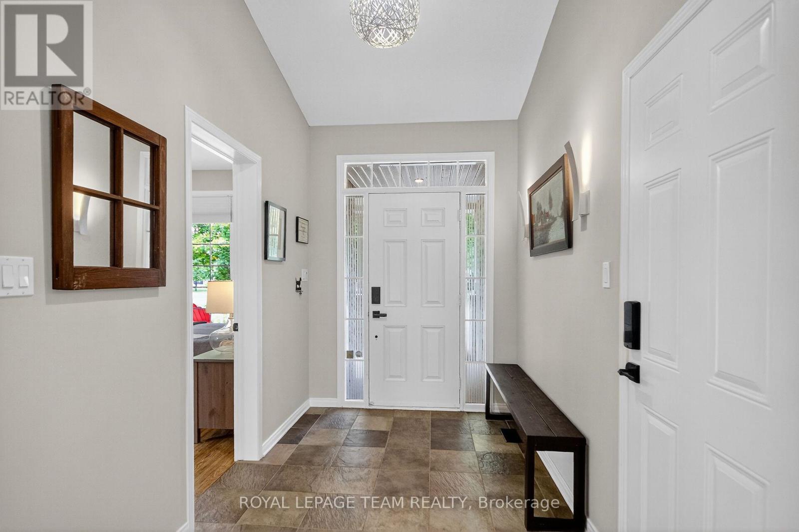 128 Chenoa Way, Ottawa, ON - Indoor Photo Showing Other Room