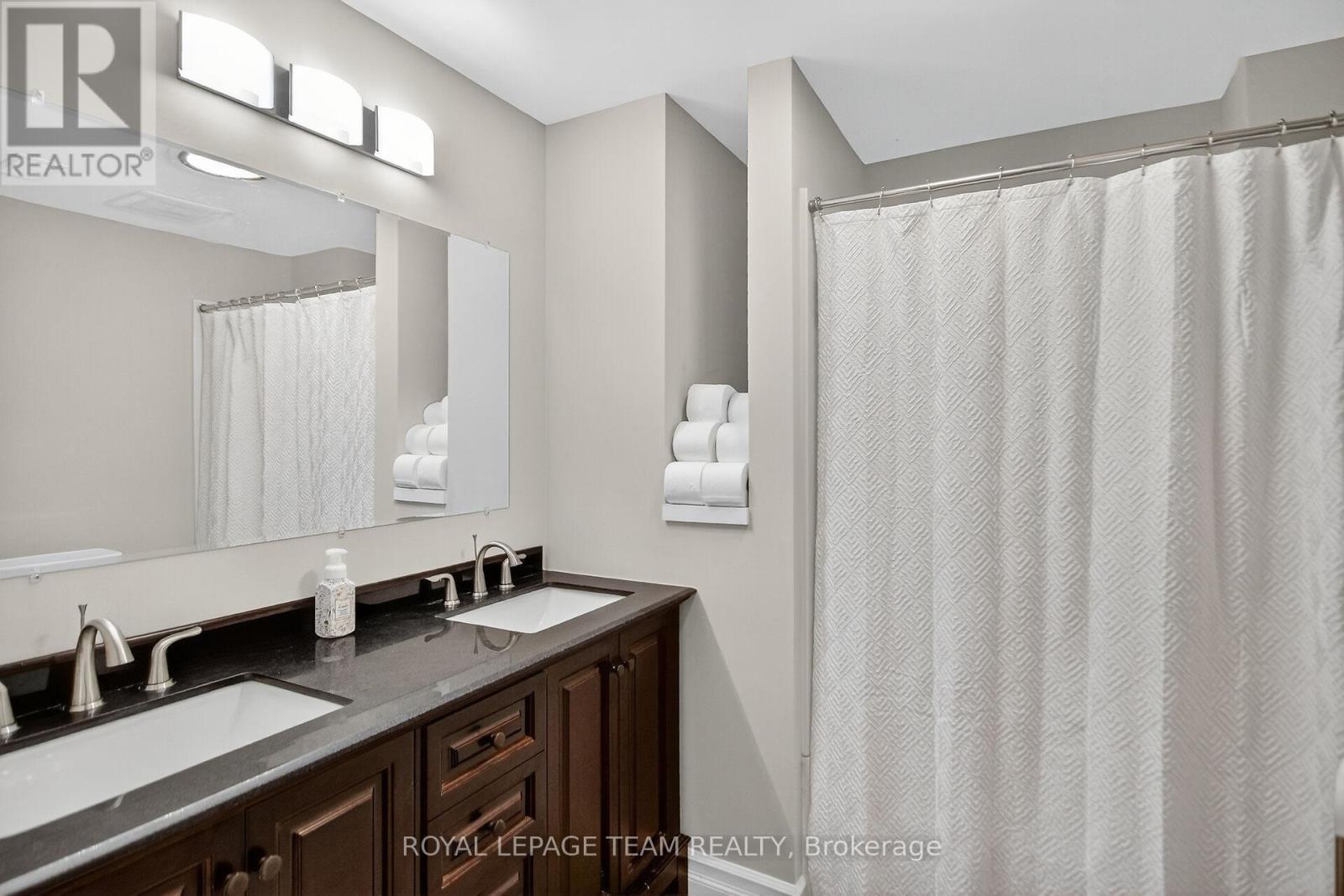 128 Chenoa Way, Ottawa, ON - Indoor Photo Showing Bathroom