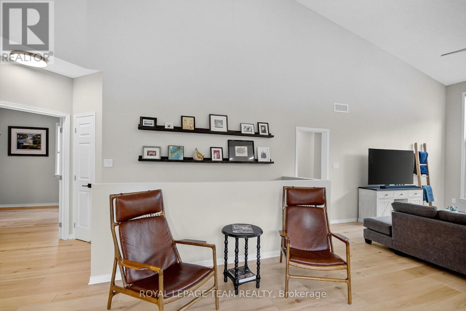 128 Chenoa Way, Ottawa, ON - Indoor