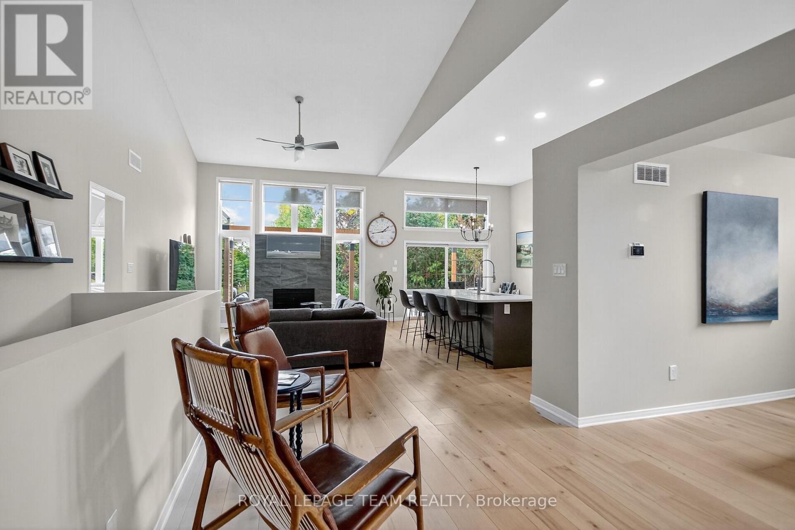 128 Chenoa Way, Ottawa, ON - Indoor