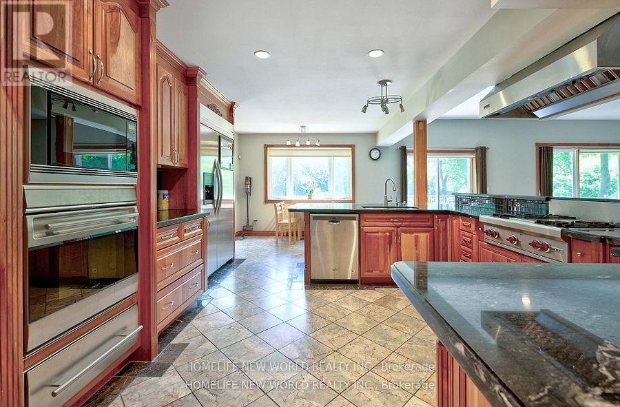 7 Sulgrave Crescent, Toronto, ON - Indoor Photo Showing Kitchen
