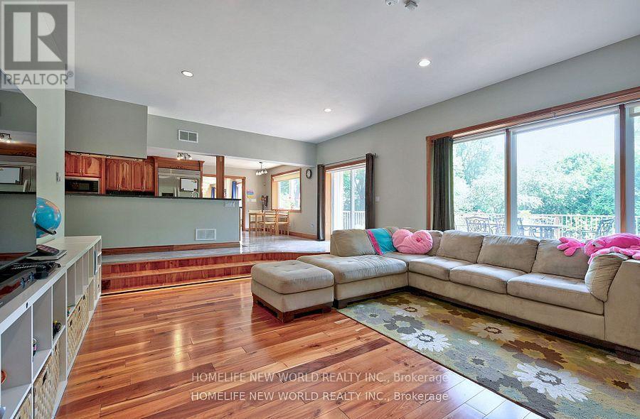 7 Sulgrave Crescent, Toronto, ON - Indoor Photo Showing Living Room
