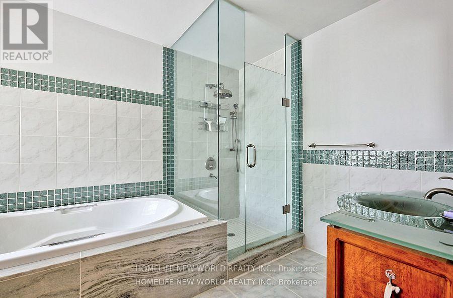 7 Sulgrave Crescent, Toronto, ON - Indoor Photo Showing Bathroom