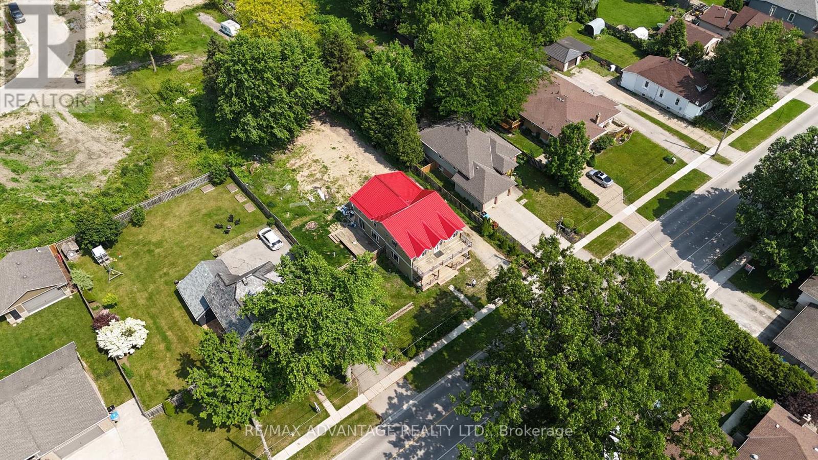 8566 Glendon Drive, Strathroy-Caradoc (Mount Brydges), ON - Outdoor With View