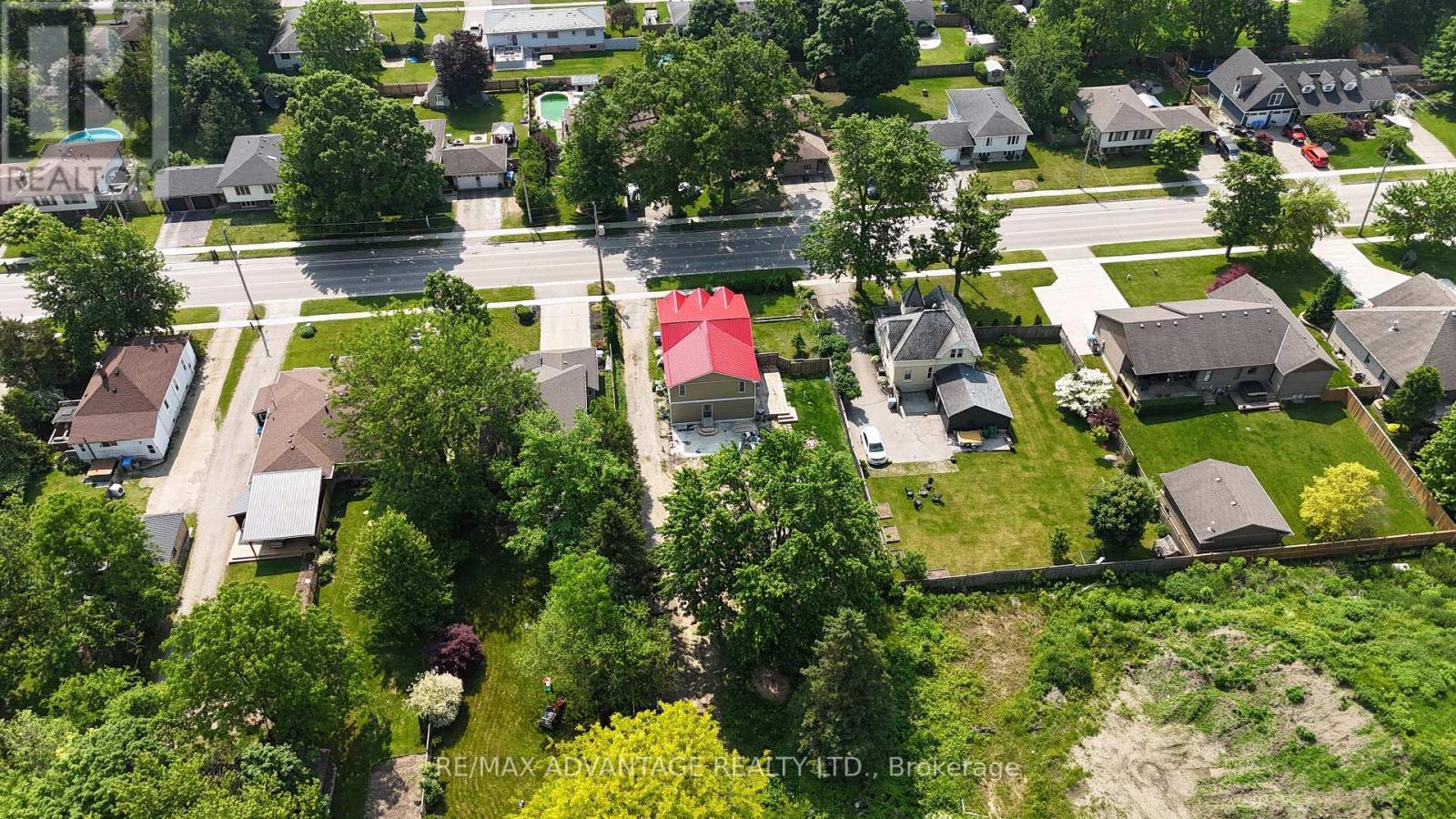 8566 Glendon Drive, Strathroy-Caradoc (Mount Brydges), ON - Outdoor With View