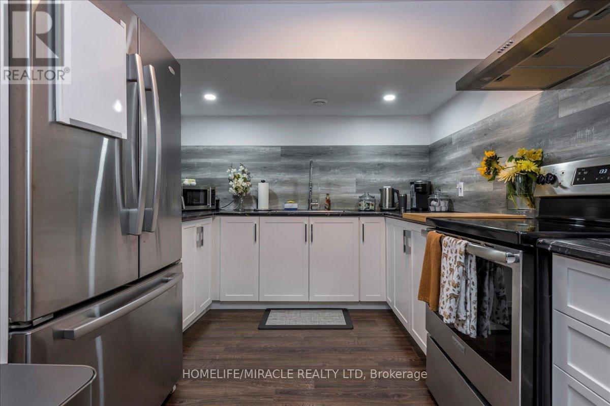 23 Knight Street, New Tecumseth, ON - Indoor Photo Showing Kitchen