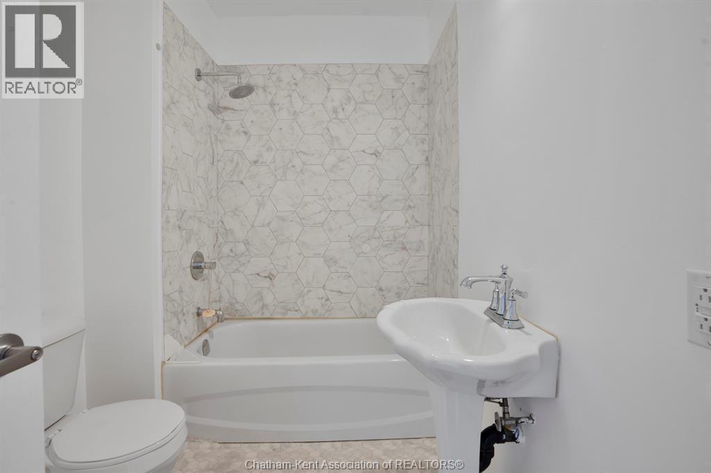 210-212 Queen Street, Chatham, ON