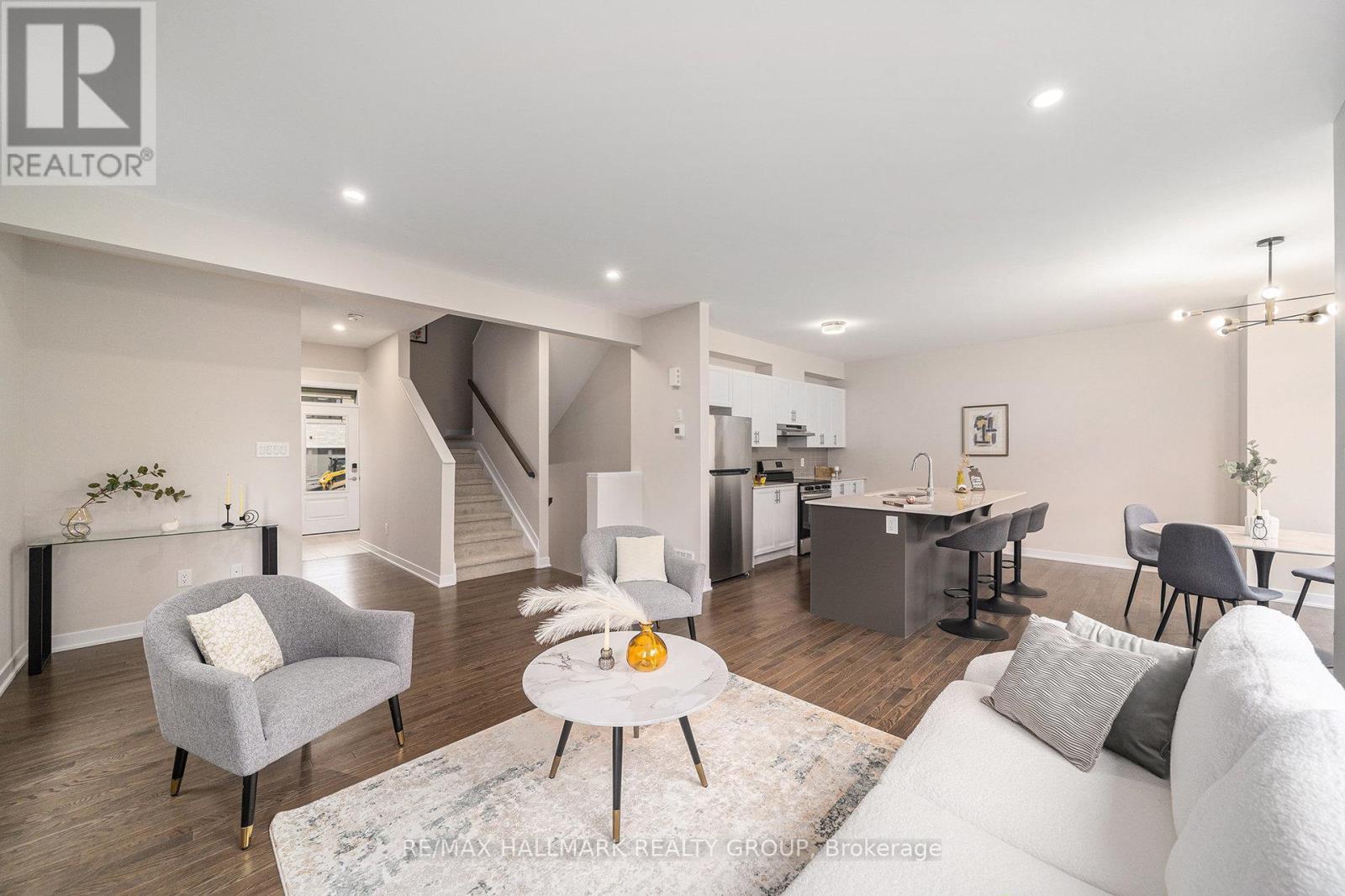 173 Conservancy Drive, Ottawa, ON - Indoor Photo Showing Living Room