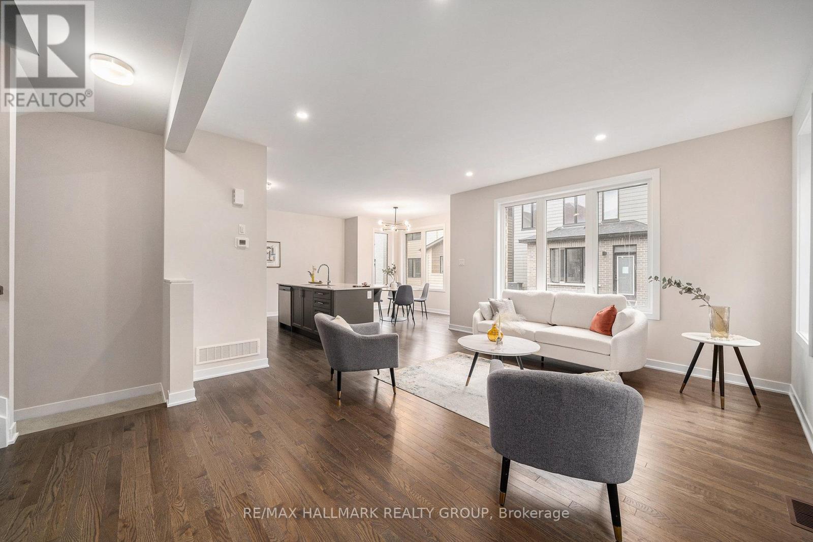 173 Conservancy Drive, Ottawa, ON - Indoor Photo Showing Living Room